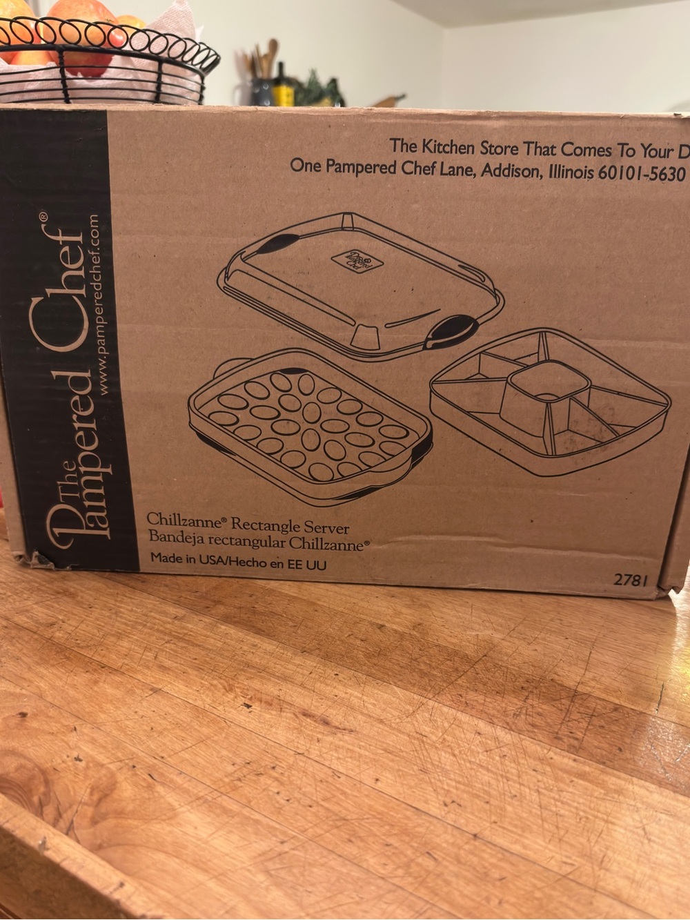 Pampered Chef: Deviled Egg And Veggie Server Tray with a lid